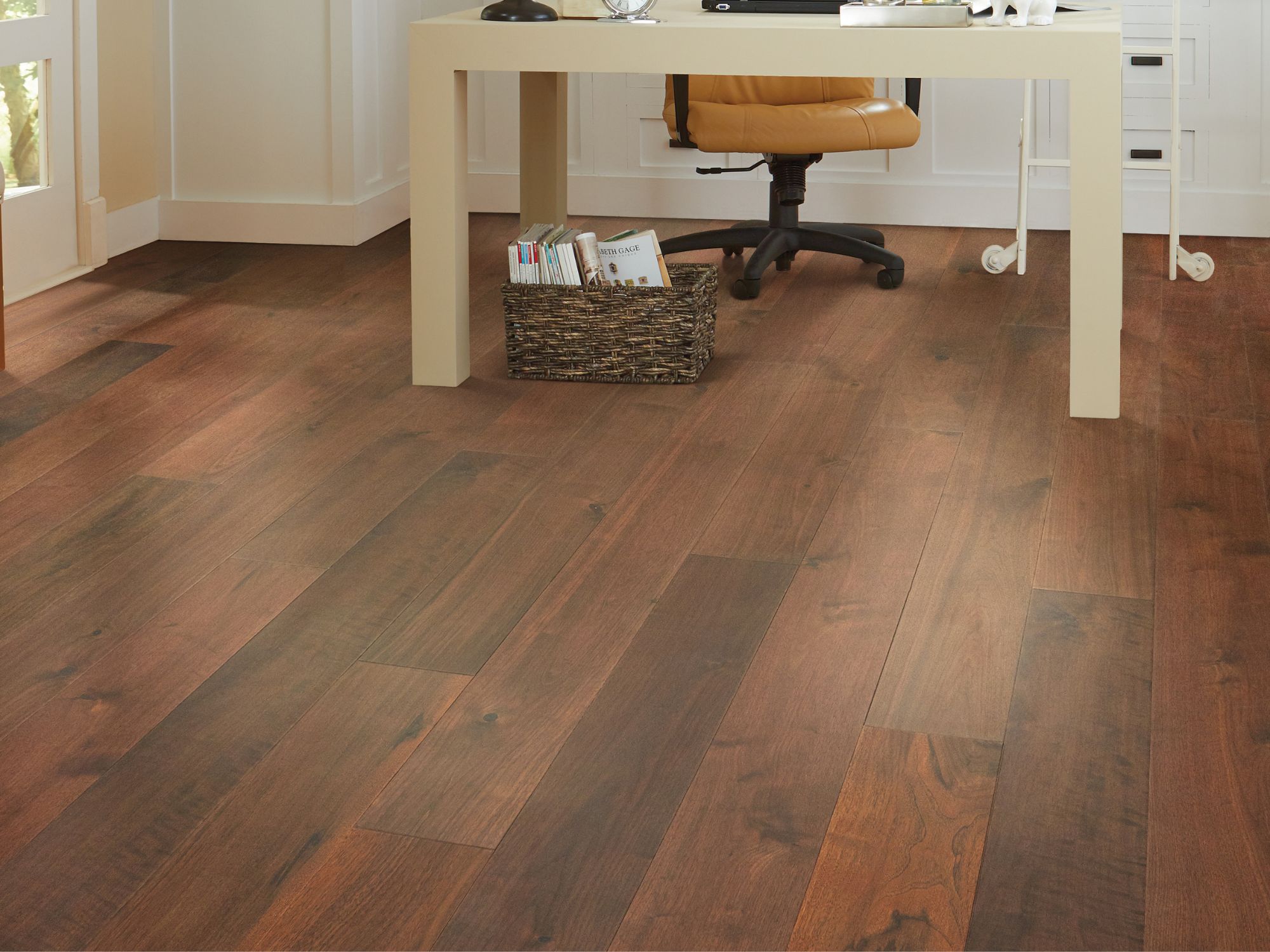 hardwood floors in a Jackson, MI, living room